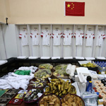 赛前国足更衣室曝光 准备齐全待出发