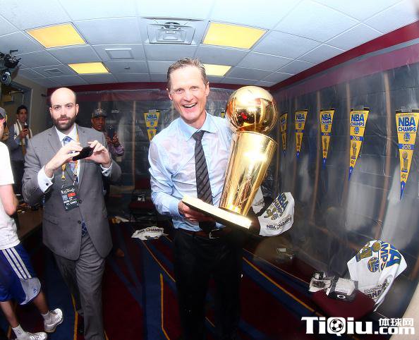 �ƶ�һ����10��¼