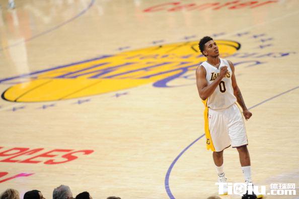 湖人会交易尼克杨吗