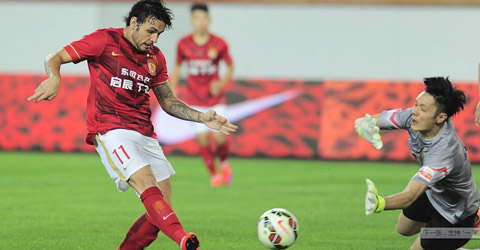 恒大0-0国安夺半程冠军 于大宝高拉特连中柱