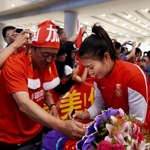 女足归国球迷热情迎接