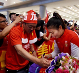 女足归国球迷热情迎接