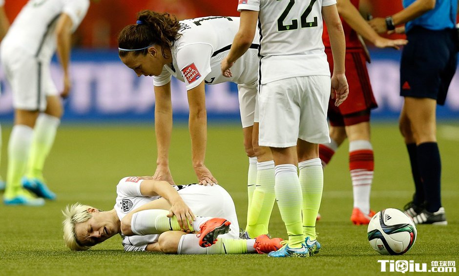 女足世界杯:美国2-0德国进决赛 劳埃德争议点球