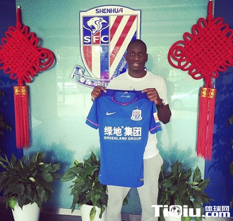 登巴巴晒申花球衣:上海 全新体验