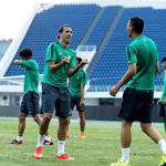 国安京城德比赛前踩场训练