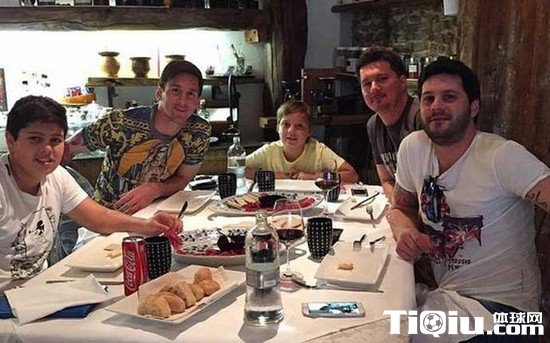 梅西父亲回击媒体