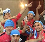 恒大伤员头缠毛巾搞怪 巨星秒变老农