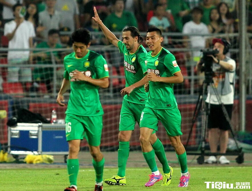 国安4-0完胜绿城 德扬2球费祖拉乌替补建功