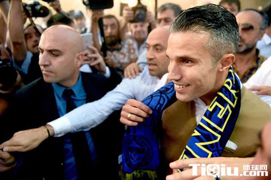 范佩西飞抵土耳其