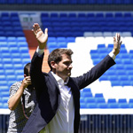 卡西伯纳乌告别仪式 球迷顶烈日送别传奇