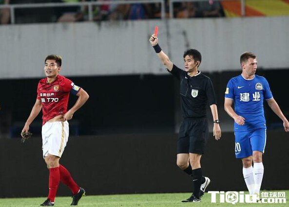 斯科拉里认同郑智犯规:我觉得他做的是正确的