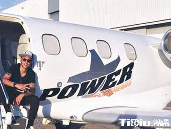 内马尔私人飞机