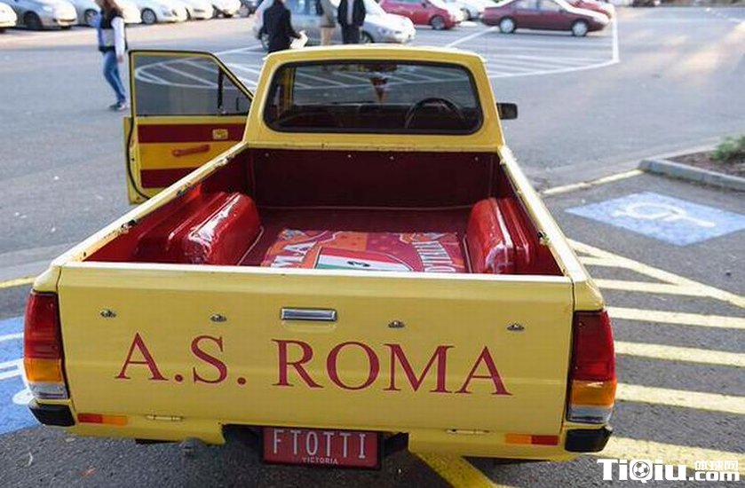 澳球迷送托蒂汽车