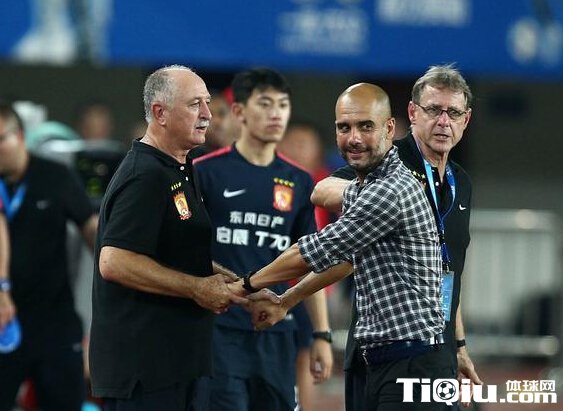 ˹¿ÆÀÀïʱ¸ô19ÄêÔÙÅçÖйú×ãÐ