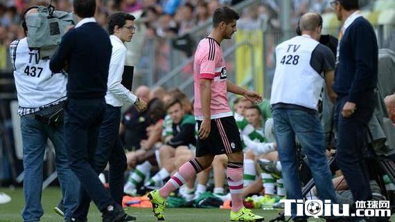 莫拉塔不满换人