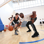 保罗非洲行图集 亲自指导小学员