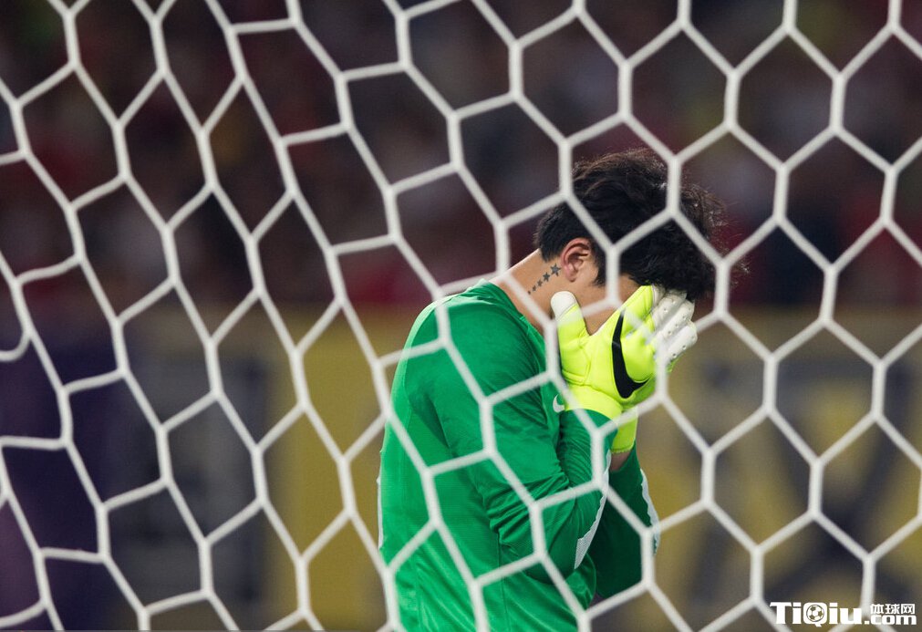 国足0-2不敌韩国 王大雷:拿下朝鲜回报球迷