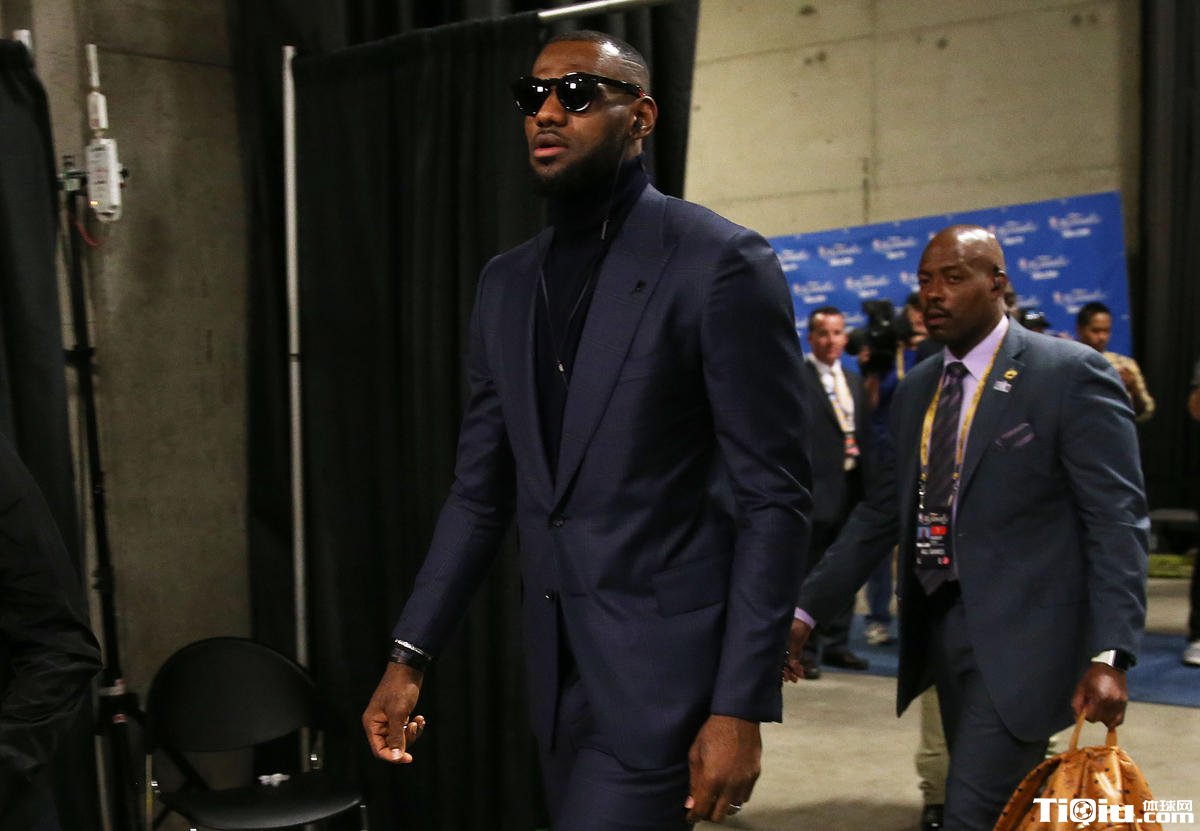 詹姆斯商业价值超科比