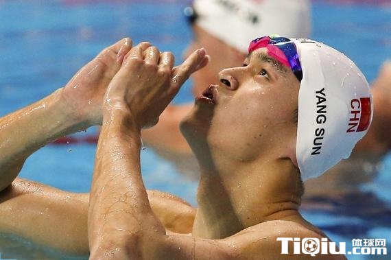 ������ף