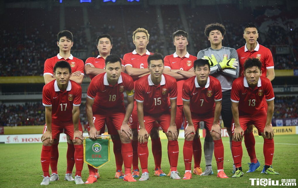 国足阵型一直在变防守不力没变