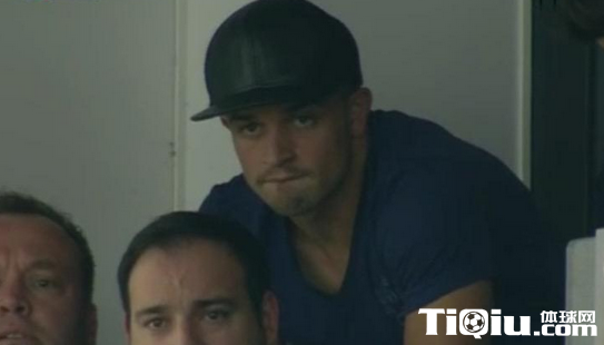 沙奇里现身斯托克城看台