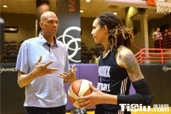 Ů��Ա�ܴ�NBA��