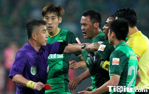中超第22轮裁判:周刚执法京鲁大战马宁吹上港