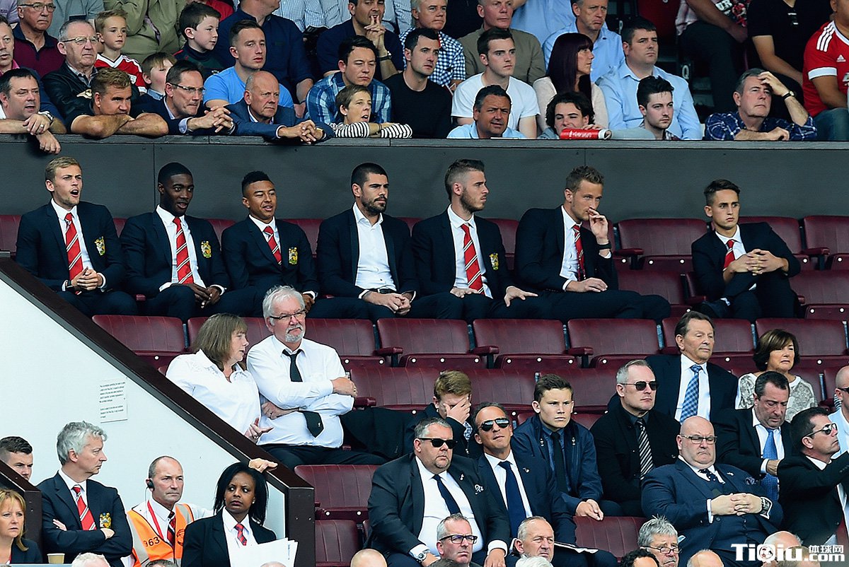 曼联三大门神齐坐看台