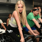 ǰŮ����Ա�䳬ģ���˶�������