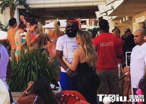 �ع���Ů�����ݳ���