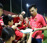 恒大公开训练 恒大众将苦练防守