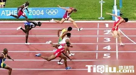 2004���ŵ���˻�110���������ϣ�����ײ�ߵ�һ��