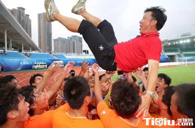 �ϸ�ʱ������ ��ҫ�����ϸ�U18�����˻�ھ� 