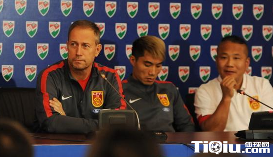 国足将受大巴战术考验 佩兰:世预赛压力堪比欧冠