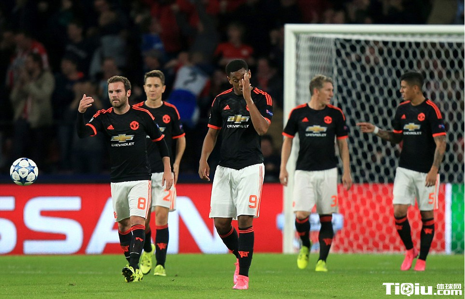 欧冠:卢克肖断腿德佩反戈 曼联客场1-2遭逆转
