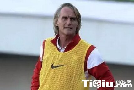 连败洋帅为何能一直带队:足协不想花40万年薪冤枉钱