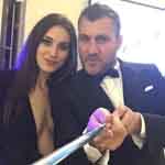 维耶里夜店自拍摸胸视频