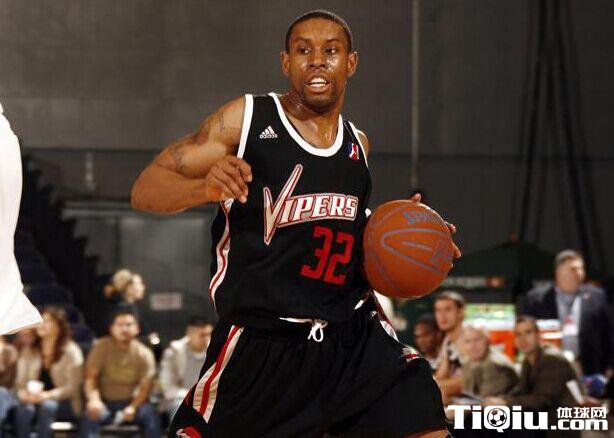 火箭附属球队退役首件球衣