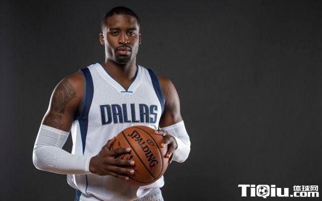 马修斯首次参加5V5对抗