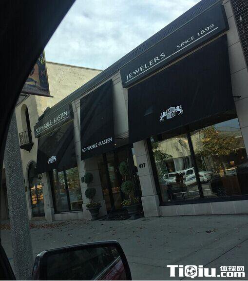 雄鹿中锋被怀疑为劫匪