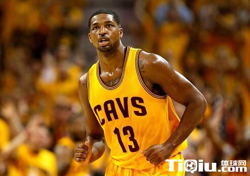 骑士正式续约汤普森