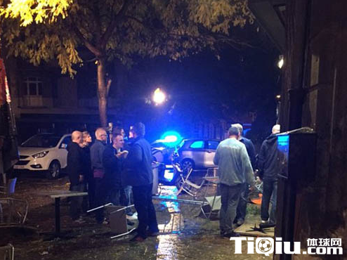 �ȴ�������ǰ�Ⱪ��ȺŹ ������Ѫ�ֳ��ǽ�