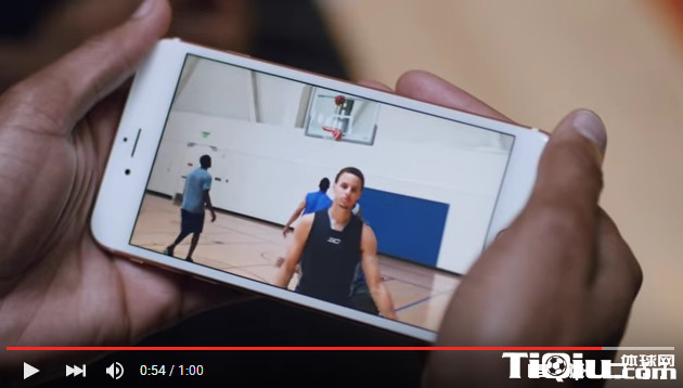 库里携勇士为iphone6s做宣传