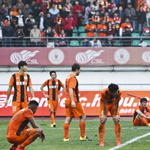 贵州人和遭绝杀扳平降级 球迷泪洒现场