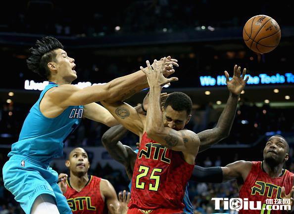 常规赛:黄蜂VS老鹰92-94