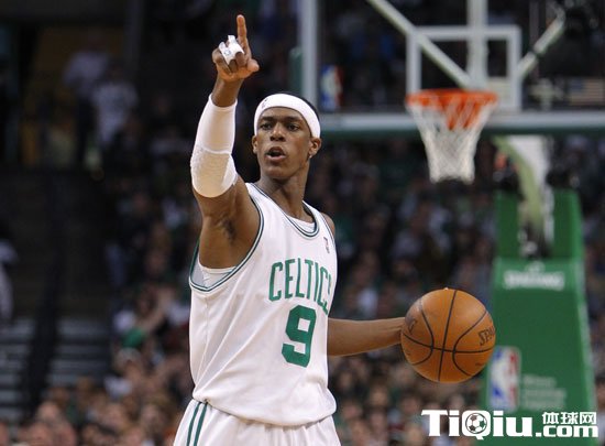 �ʶ౻�̾���������