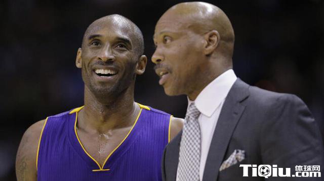 科比暗示赛季结束后退役