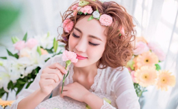 刘莎莎晒私房照 性感可爱两不误