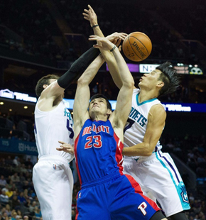 常规赛:黄蜂104-84活塞