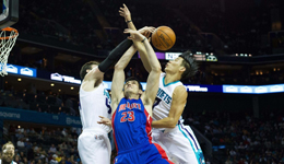 黄蜂大胜终结活塞4连胜 5人上双书豪13+4